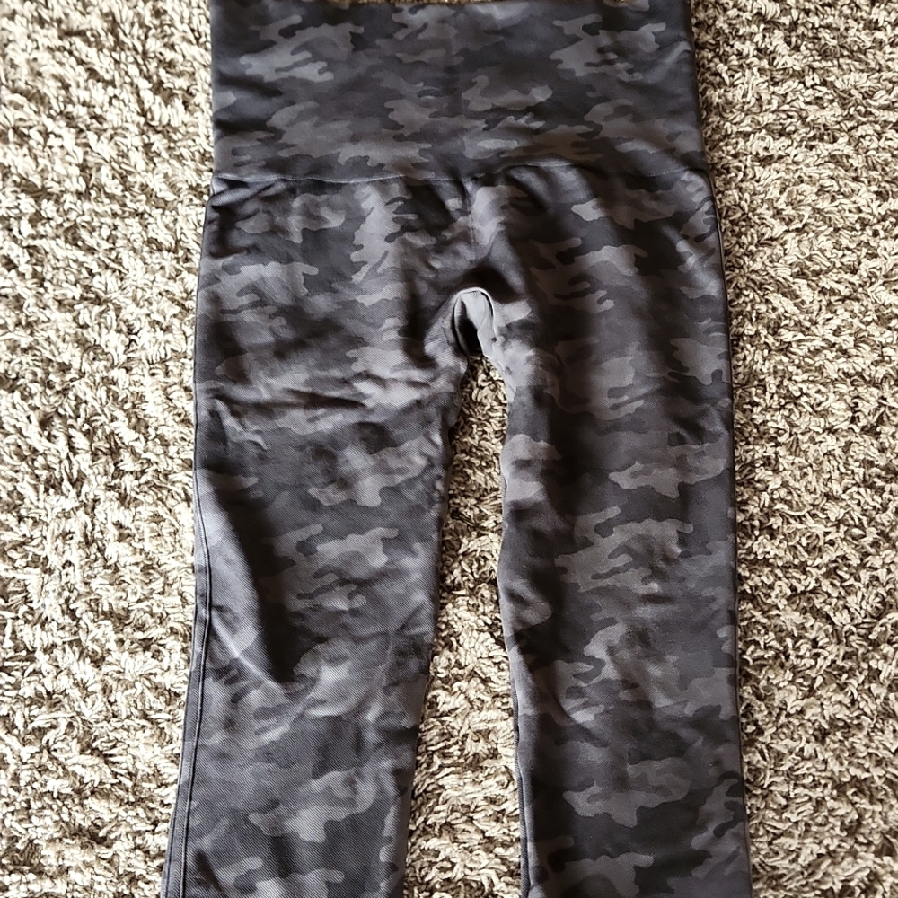 SPANX green camo crop leggings woman size 2X/2TG - Picture 3 of 4